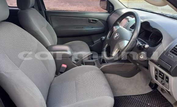 Buy Used Toyota Hilux White Car in Brazzaville in Municipality of Brazzaville Buy Used Toyota Hilux White Car in Brazzaville in Municipality of Brazzaville