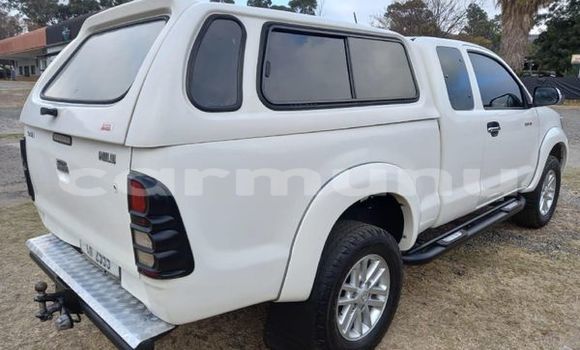 Buy Used Toyota Hilux White Car in Brazzaville in Municipality of Brazzaville Buy Used Toyota Hilux White Car in Brazzaville in Municipality of Brazzaville