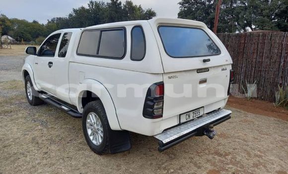 Buy Used Toyota Hilux White Car in Brazzaville in Municipality of Brazzaville Buy Used Toyota Hilux White Car in Brazzaville in Municipality of Brazzaville