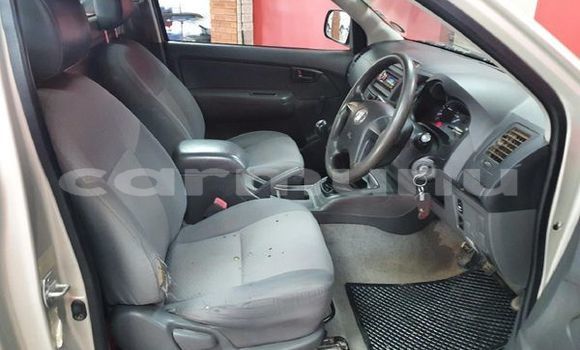 Buy Used Toyota Hilux Silver Car in Brazzaville in Municipality of Brazzaville Buy Used Toyota Hilux Silver Car in Brazzaville in Municipality of Brazzaville