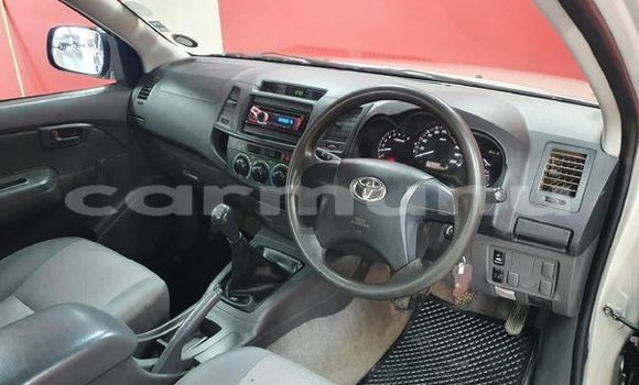 Buy Used Toyota Hilux Silver Car in Brazzaville in Municipality of Brazzaville Buy Used Toyota Hilux Silver Car in Brazzaville in Municipality of Brazzaville