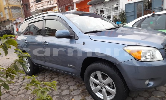 Acheter Occasion Voiture Toyota RAV4 Bleu à Brazzaville, Commune de Brazzaville Acheter Occasion Voiture Toyota RAV4 Bleu à Brazzaville, Commune de Brazzaville