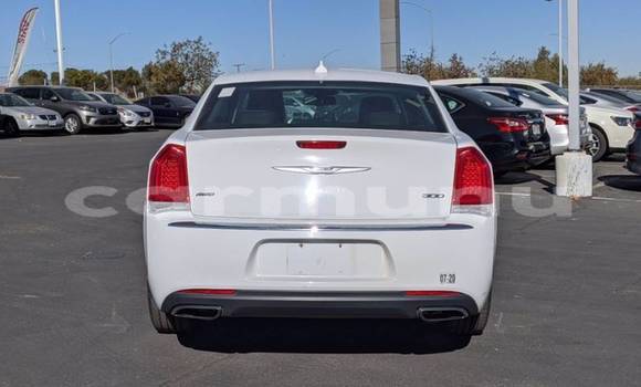 Acheter Import Voiture Chrysler 300 Blanc à Brazzaville, Commune de Brazzaville Acheter Import Voiture Chrysler 300 Blanc à Brazzaville, Commune de Brazzaville
