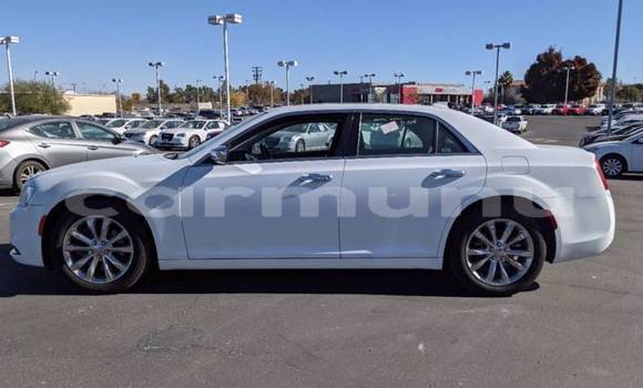 Acheter Import Voiture Chrysler 300 Blanc à Brazzaville, Commune de Brazzaville Acheter Import Voiture Chrysler 300 Blanc à Brazzaville, Commune de Brazzaville