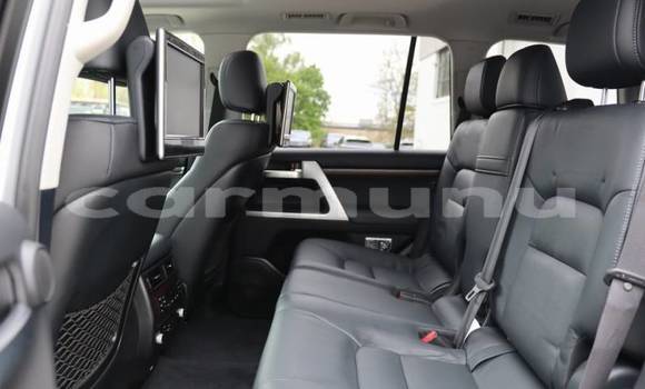 Buy Import Toyota Land Cruiser Silver Car in Djambala in uplands Buy Import Toyota Land Cruiser Silver Car in Djambala in uplands