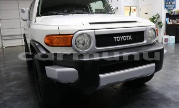 Buy Import Toyota FJ Cruiser White Car in ewo in Cuvette-Ouest Buy Import Toyota FJ Cruiser White Car in ewo in Cuvette-Ouest