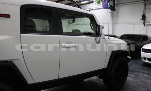Buy Import Toyota FJ Cruiser White Car in ewo in Cuvette-Ouest Buy Import Toyota FJ Cruiser White Car in ewo in Cuvette-Ouest