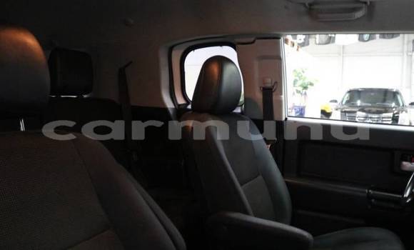 Buy Import Toyota FJ Cruiser White Car in ewo in Cuvette-Ouest Buy Import Toyota FJ Cruiser White Car in ewo in Cuvette-Ouest