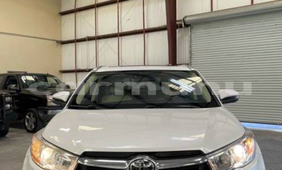Buy Import Toyota Highlander White Car in Gamboma in uplands Buy Import Toyota Highlander White Car in Gamboma in uplands