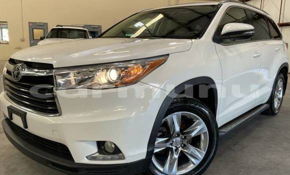 Buy Import Toyota Highlander White Car in Gamboma in uplands Buy Import Toyota Highlander White Car in Gamboma in uplands
