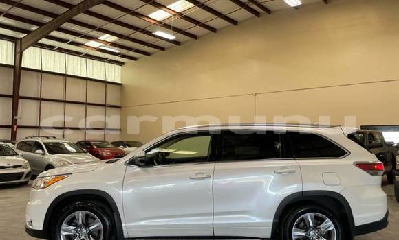 Buy Import Toyota Highlander White Car in Gamboma in uplands Buy Import Toyota Highlander White Car in Gamboma in uplands