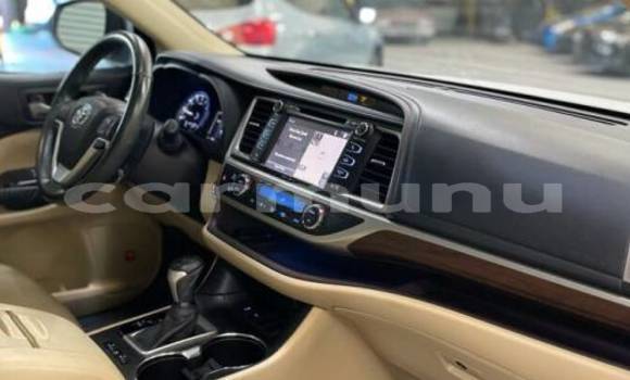 Buy Import Toyota Highlander White Car in Gamboma in uplands Buy Import Toyota Highlander White Car in Gamboma in uplands