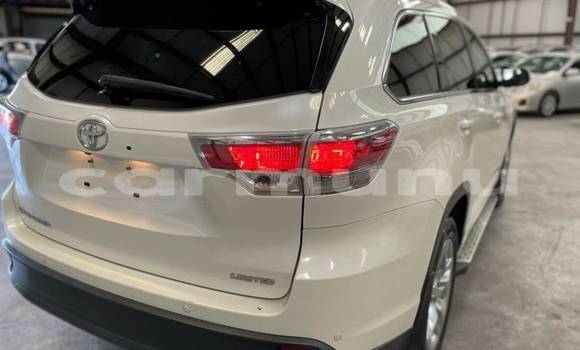 Buy Import Toyota Highlander White Car in Gamboma in uplands Buy Import Toyota Highlander White Car in Gamboma in uplands