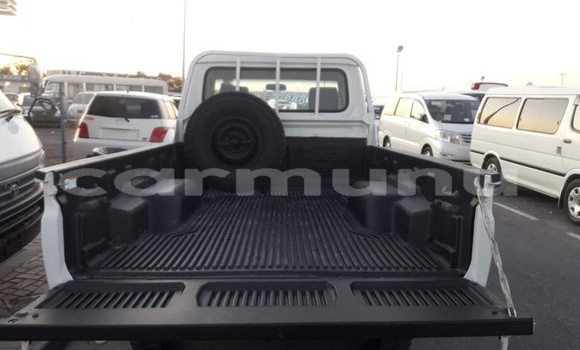 Buy Import Toyota Land Cruiser White Car in Impfondo in Likouala Buy Import Toyota Land Cruiser White Car in Impfondo in Likouala