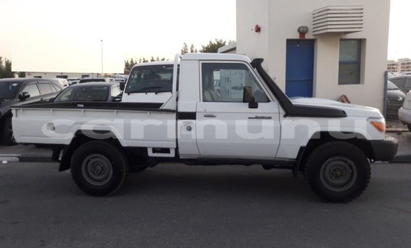 Buy Import Toyota Land Cruiser White Car in Impfondo in Likouala Buy Import Toyota Land Cruiser White Car in Impfondo in Likouala