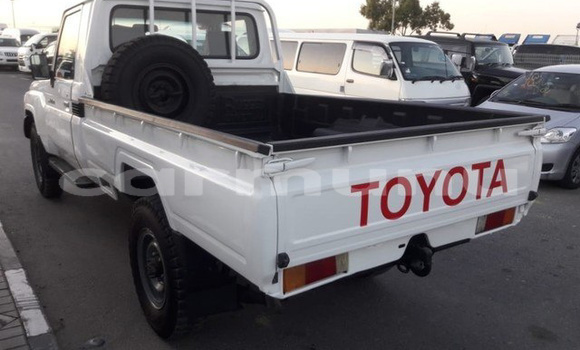 Buy Import Toyota Land Cruiser White Car in Impfondo in Likouala Buy Import Toyota Land Cruiser White Car in Impfondo in Likouala