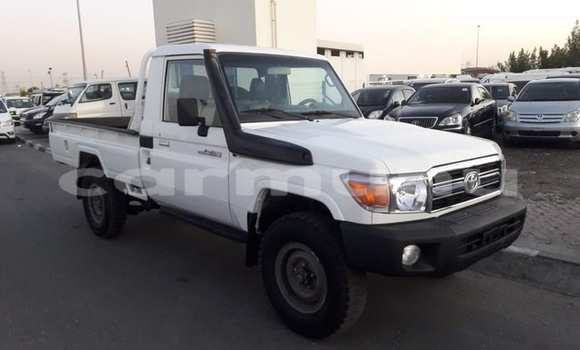 Buy Import Toyota Land Cruiser White Car in Impfondo in Likouala Buy Import Toyota Land Cruiser White Car in Impfondo in Likouala