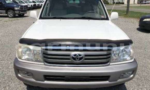 Buy Import Toyota Land Cruiser White Car in Black Point in Kouilou region Buy Import Toyota Land Cruiser White Car in Black Point in Kouilou region