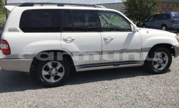 Buy Import Toyota Land Cruiser White Car in Black Point in Kouilou region Buy Import Toyota Land Cruiser White Car in Black Point in Kouilou region