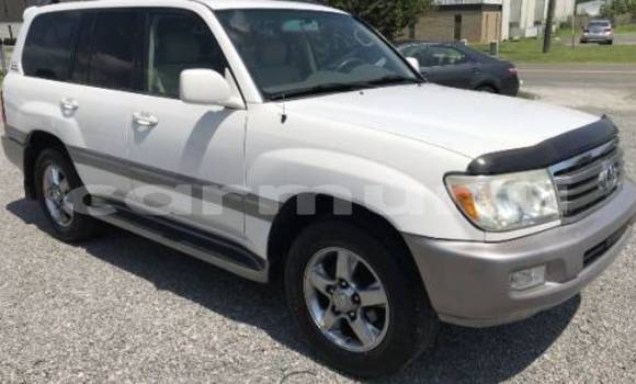 Buy Import Toyota Land Cruiser White Car in Black Point in Kouilou region Buy Import Toyota Land Cruiser White Car in Black Point in Kouilou region