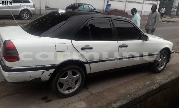 Acheter Occasion Voiture Mercedes Viano Blanc à Brazzaville, Commune de Brazzaville Acheter Occasion Voiture Mercedes Viano Blanc à Brazzaville, Commune de Brazzaville