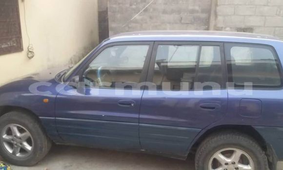 Acheter Occasion Voiture Toyota RAV4 Bleu à Brazzaville, Commune de Brazzaville Acheter Occasion Voiture Toyota RAV4 Bleu à Brazzaville, Commune de Brazzaville