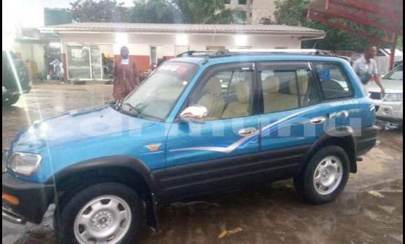 Acheter Occasion Voiture Toyota RAV4 Bleu à Brazzaville, Commune de Brazzaville Acheter Occasion Voiture Toyota RAV4 Bleu à Brazzaville, Commune de Brazzaville