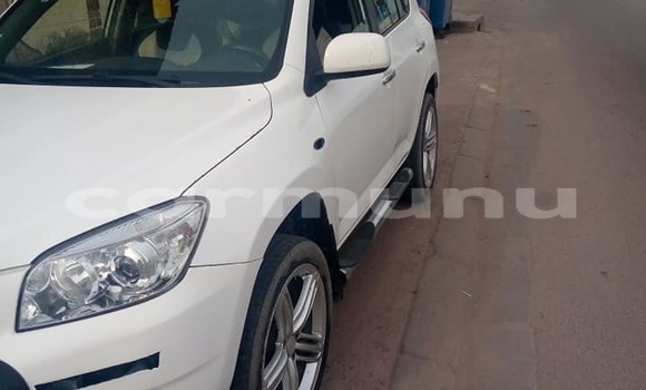 Acheter Occasion Voiture Toyota RAV4 Blanc à Brazzaville, Commune de Brazzaville Acheter Occasion Voiture Toyota RAV4 Blanc à Brazzaville, Commune de Brazzaville