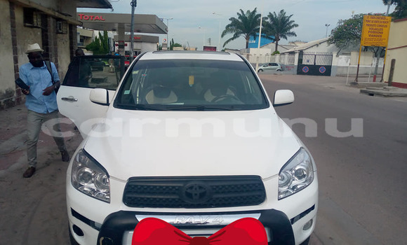 Acheter Occasion Voiture Toyota RAV4 Blanc à Brazzaville, Commune de Brazzaville Acheter Occasion Voiture Toyota RAV4 Blanc à Brazzaville, Commune de Brazzaville