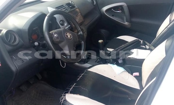 Acheter Occasion Voiture Toyota RAV4 Blanc à Brazzaville, Commune de Brazzaville Acheter Occasion Voiture Toyota RAV4 Blanc à Brazzaville, Commune de Brazzaville