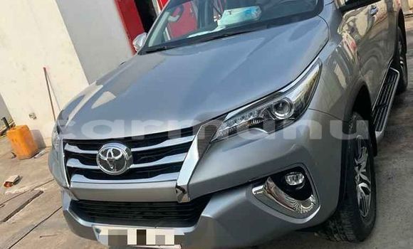 Acheter Occasion Voiture Toyota Fortuner Gris à Brazzaville, Commune de Brazzaville Acheter Occasion Voiture Toyota Fortuner Gris à Brazzaville, Commune de Brazzaville