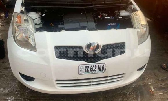 Acheter Occasion Voiture Toyota Vitz Blanc à Brazzaville, Commune de Brazzaville Acheter Occasion Voiture Toyota Vitz Blanc à Brazzaville, Commune de Brazzaville