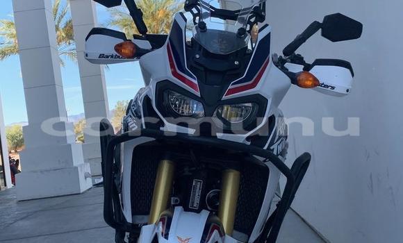 Acheter Import Moto Honda ATC Blanc à Djambala, Plateaux Acheter Import Moto Honda ATC Blanc à Djambala, Plateaux