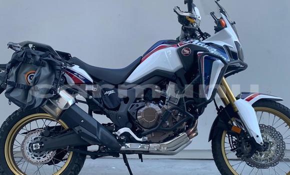 Acheter Import Moto Honda ATC Blanc à Djambala, Plateaux Acheter Import Moto Honda ATC Blanc à Djambala, Plateaux