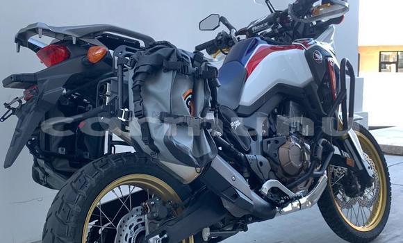 Acheter Import Moto Honda ATC Blanc à Djambala, Plateaux Acheter Import Moto Honda ATC Blanc à Djambala, Plateaux