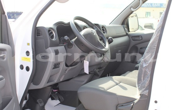 Acheter Neuf Voiture Nissan Urvan Blanc à Import - Dubai, Région de la Bouenza Acheter Neuf Voiture Nissan Urvan Blanc à Import - Dubai, Région de la Bouenza