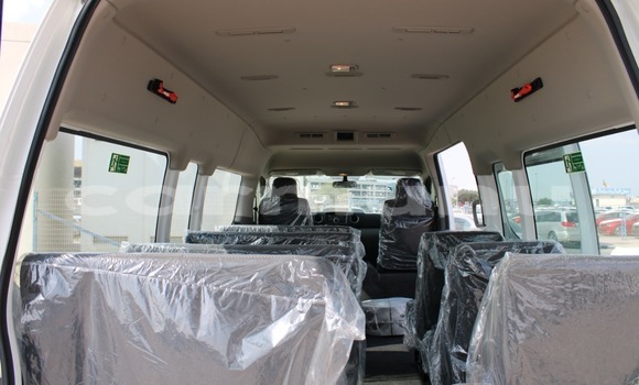 Acheter Neuf Voiture Nissan Urvan Blanc à Import - Dubai, Région de la Bouenza Acheter Neuf Voiture Nissan Urvan Blanc à Import - Dubai, Région de la Bouenza