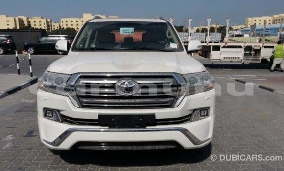 Buy Import Toyota Land Cruiser White Car in Import - Dubai in Region of Bouenza Buy Import Toyota Land Cruiser White Car in Import - Dubai in Region of Bouenza