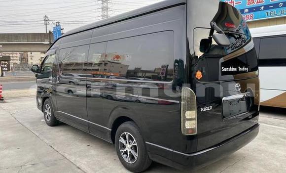 Acheter Occasion Voiture Toyota Hiace Noir à Gamboma, Plateaux Acheter Occasion Voiture Toyota Hiace Noir à Gamboma, Plateaux