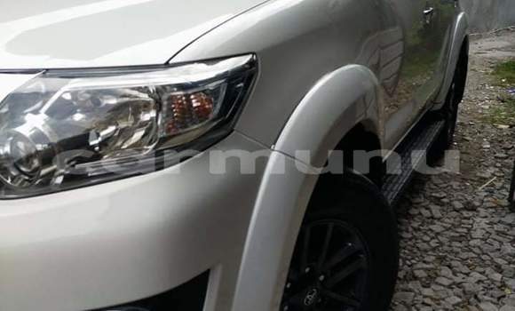 Acheter Occasion Voiture Toyota Fortuner Blanc à Djambala, Plateaux Acheter Occasion Voiture Toyota Fortuner Blanc à Djambala, Plateaux