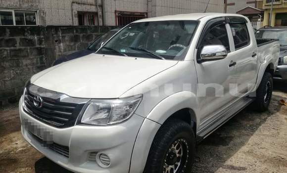 Acheter Occasion Voiture Toyota Hiluxe VIGO Blanc à Brazzaville, Commune de Brazzaville