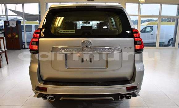 Acheter Occasion Voiture Toyota Land Cruiser Prado Gris à Brazzaville, Commune de Brazzaville Acheter Occasion Voiture Toyota Land Cruiser Prado Gris à Brazzaville, Commune de Brazzaville