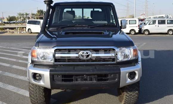 Acheter Occasion Voiture Toyota Land Cruiser Noir à Brazzaville, Commune de Brazzaville Acheter Occasion Voiture Toyota Land Cruiser Noir à Brazzaville, Commune de Brazzaville