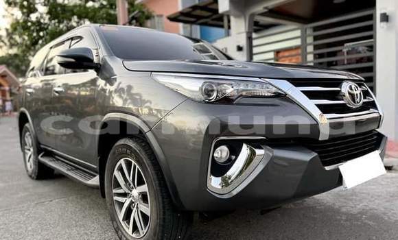 Acheter Occasion Voiture Toyota Fortuner Gris à Brazzaville, Commune de Brazzaville Acheter Occasion Voiture Toyota Fortuner Gris à Brazzaville, Commune de Brazzaville