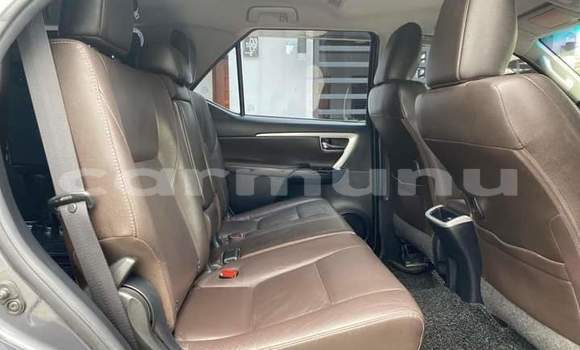 Acheter Occasion Voiture Toyota Fortuner Gris à Brazzaville, Commune de Brazzaville Acheter Occasion Voiture Toyota Fortuner Gris à Brazzaville, Commune de Brazzaville