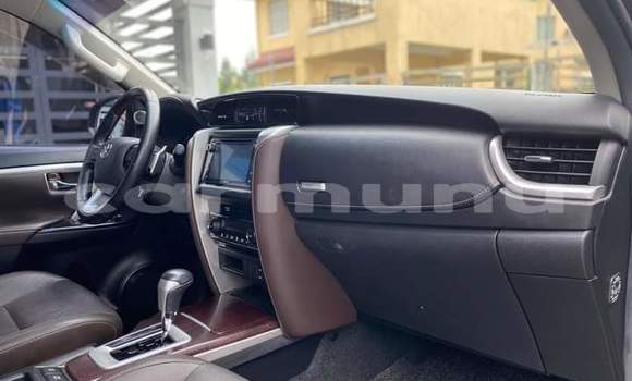 Acheter Occasion Voiture Toyota Fortuner Gris à Brazzaville, Commune de Brazzaville Acheter Occasion Voiture Toyota Fortuner Gris à Brazzaville, Commune de Brazzaville