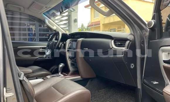 Acheter Occasion Voiture Toyota Fortuner Gris à Brazzaville, Commune de Brazzaville Acheter Occasion Voiture Toyota Fortuner Gris à Brazzaville, Commune de Brazzaville