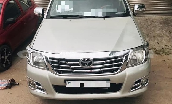 Buy Used Toyota Hilux Silver Car in Brazzaville in Municipality of Brazzaville