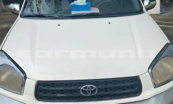 Acheter Occasion Voiture Toyota RAV4 Blanc à Brazzaville, Commune de Brazzaville Acheter Occasion Voiture Toyota RAV4 Blanc à Brazzaville, Commune de Brazzaville