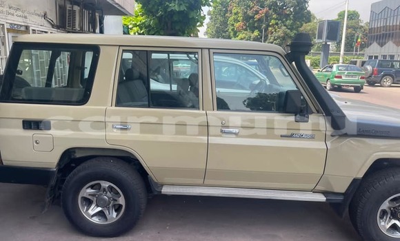 Acheter Occasion Voiture Toyota Land Cruiser Beige à Brazzaville, Commune de Brazzaville Acheter Occasion Voiture Toyota Land Cruiser Beige à Brazzaville, Commune de Brazzaville